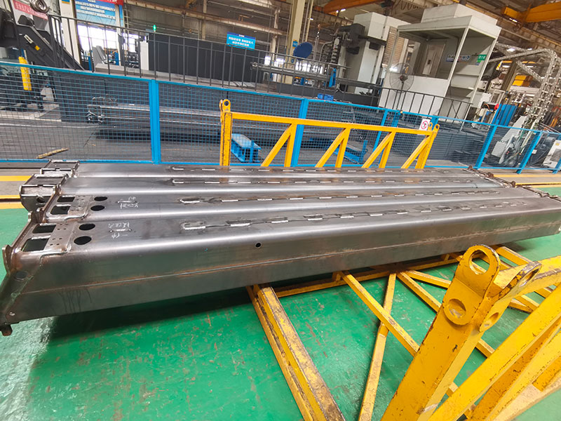 Mobile crane telescopic arm